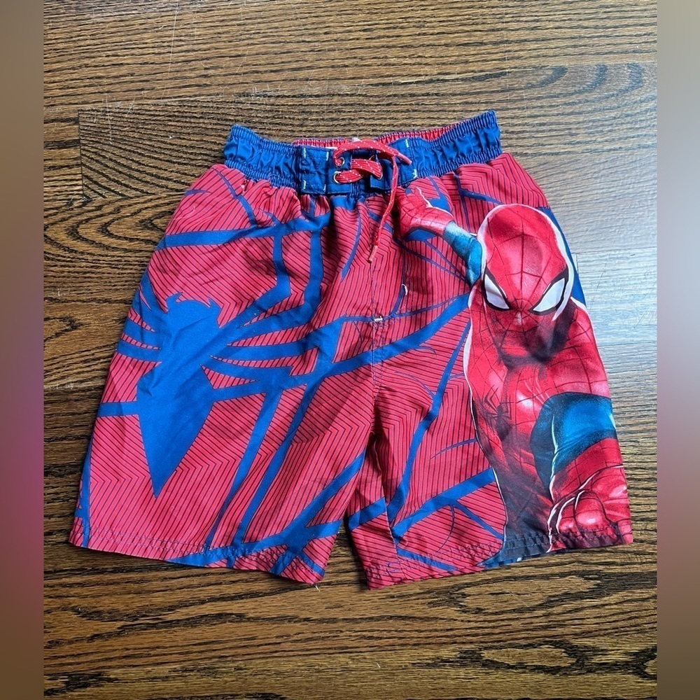 Marvel boys swimming shorts Sz. 6/7 red Spider-Man